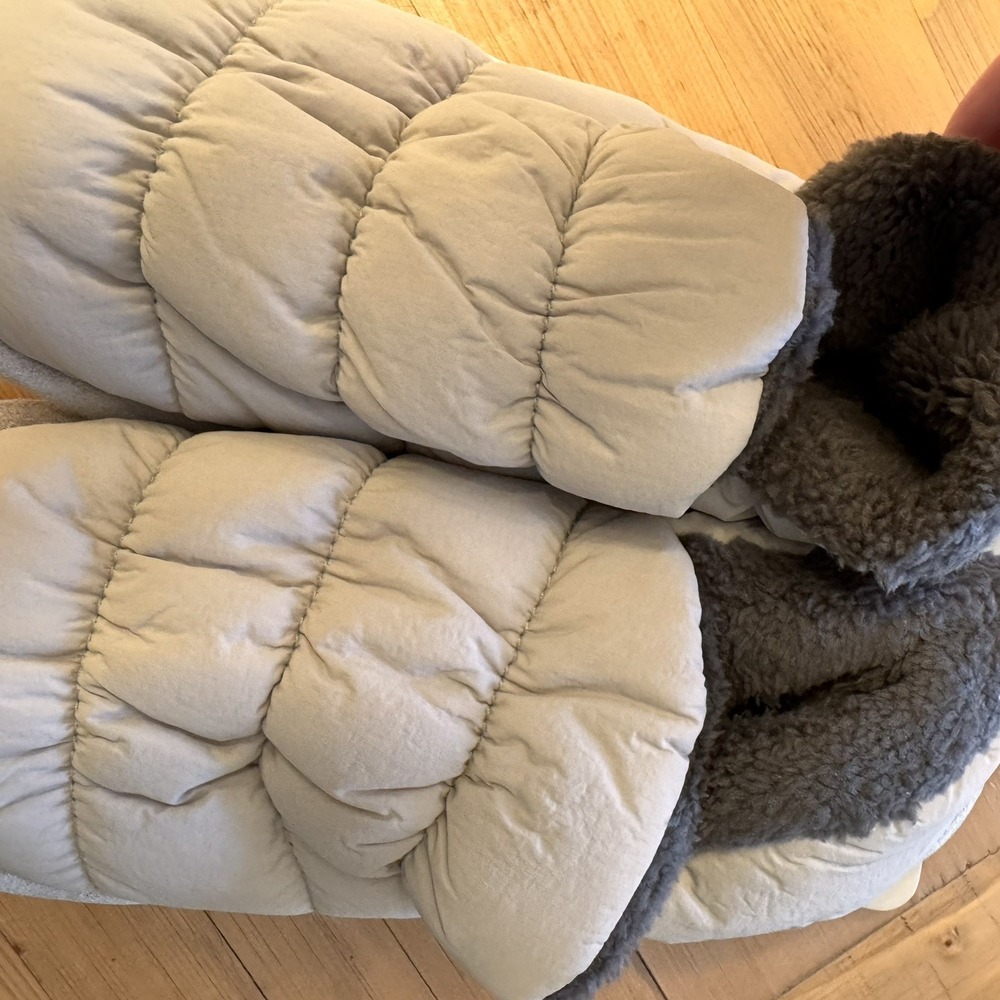 Faceplant Dreams Puffer Slippers Size 7/8 Medium Gray Cozy Plush Indoor Shoes - Picture 2 of 13